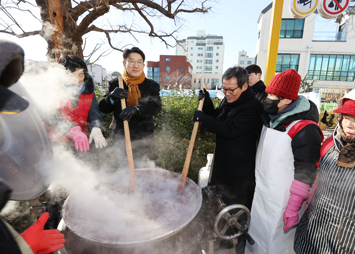 2024강원청소년동계올림픽 성공과 기후위기 극복을 위한 플로킹 및 에코선언, 동지 팥죽나눔 행사 이미지