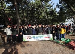 산불예방 및 공원환경정비를 위한 강릉시 자원봉사활동 썸네일 4