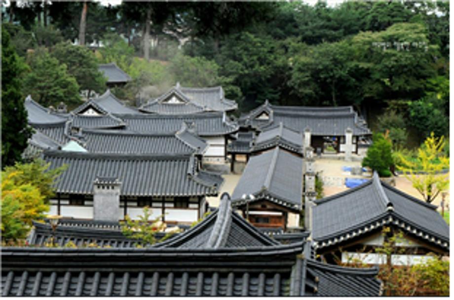 Seongyojang House