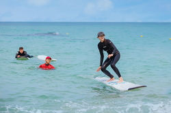 海とひとつになるサーフィン体験 